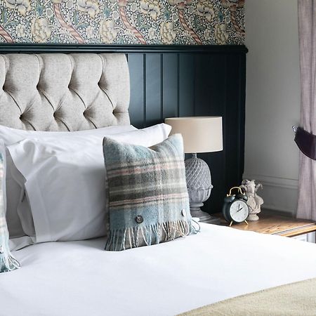 The Fleece At سيرنسيستر المظهر الخارجي الصورة A bedroom at The Old Bank Hotel
