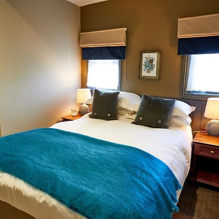 The Fleece At سيرنسيستر المظهر الخارجي الصورة A bedroom at the hotel