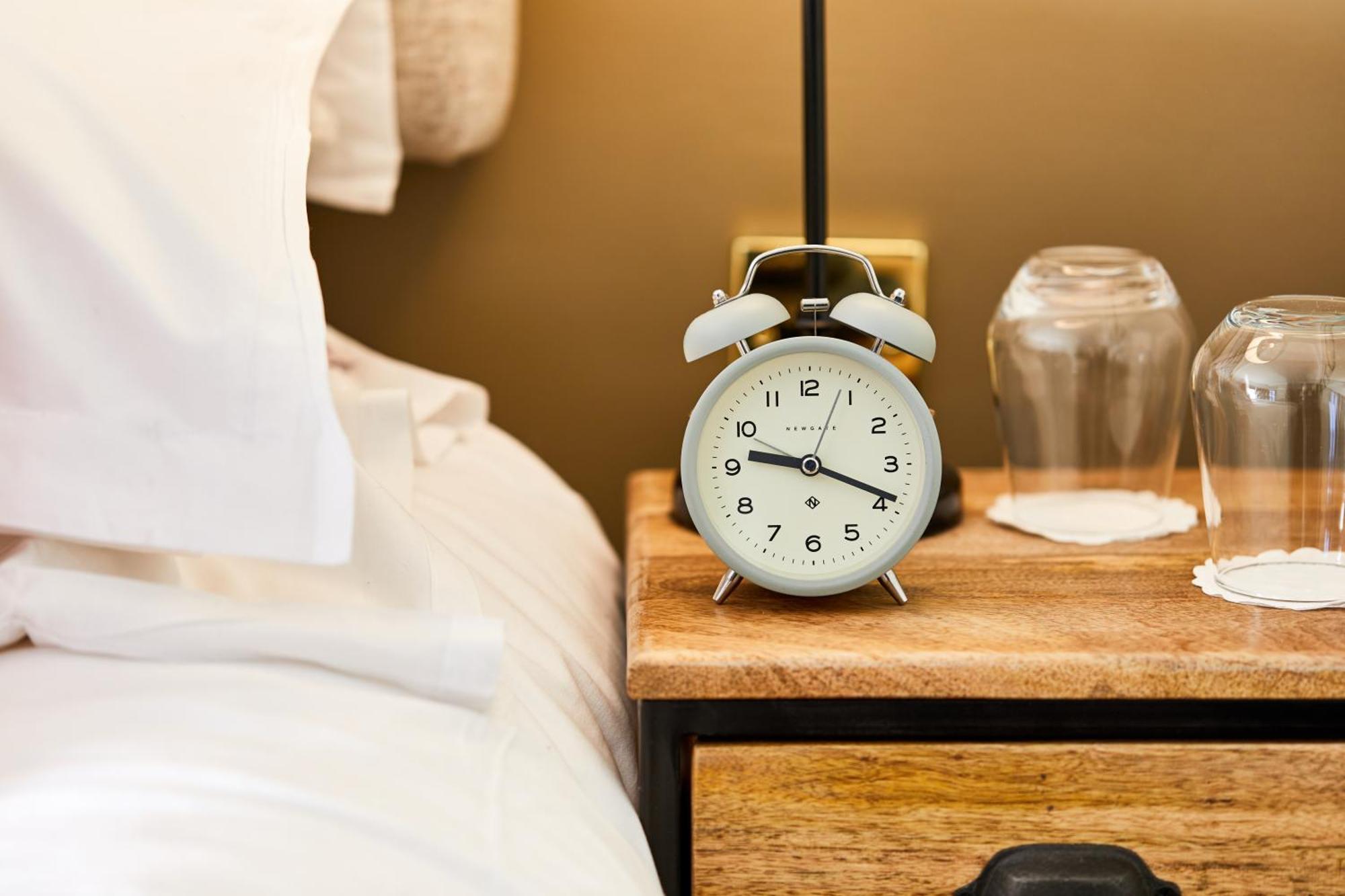 The Fleece At سيرنسيستر المظهر الخارجي الصورة Alarm clock