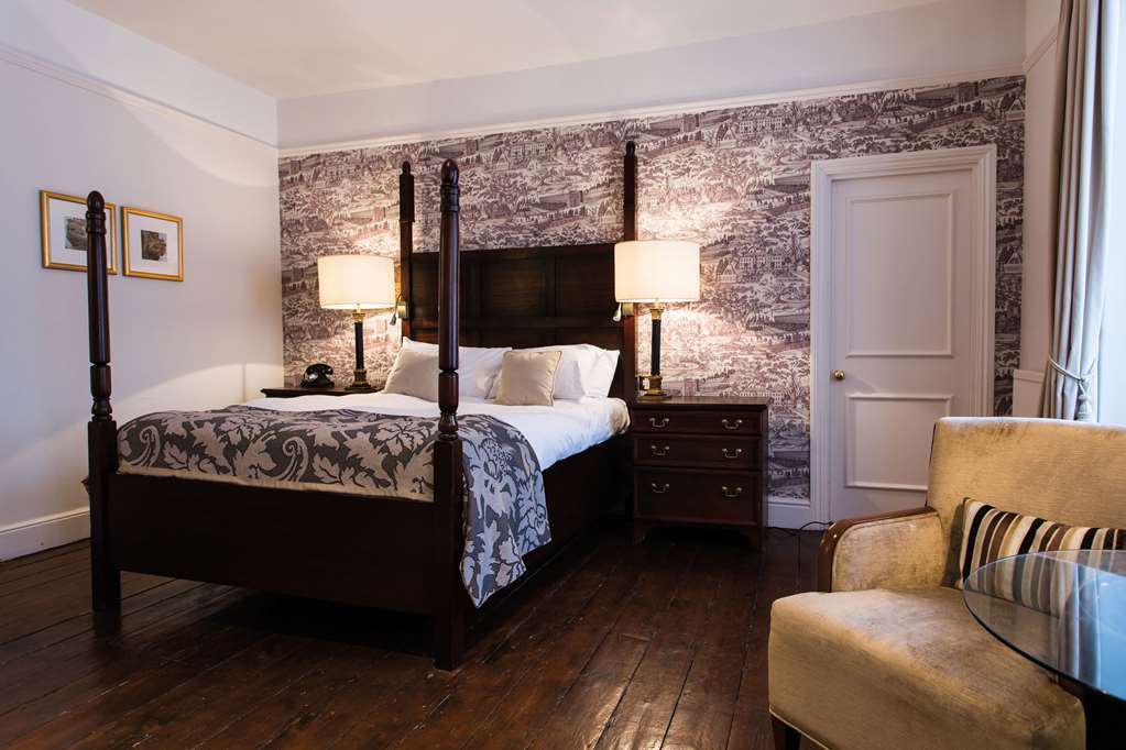 The Fleece At سيرنسيستر الغرفة الصورة A bedroom at the hotel
