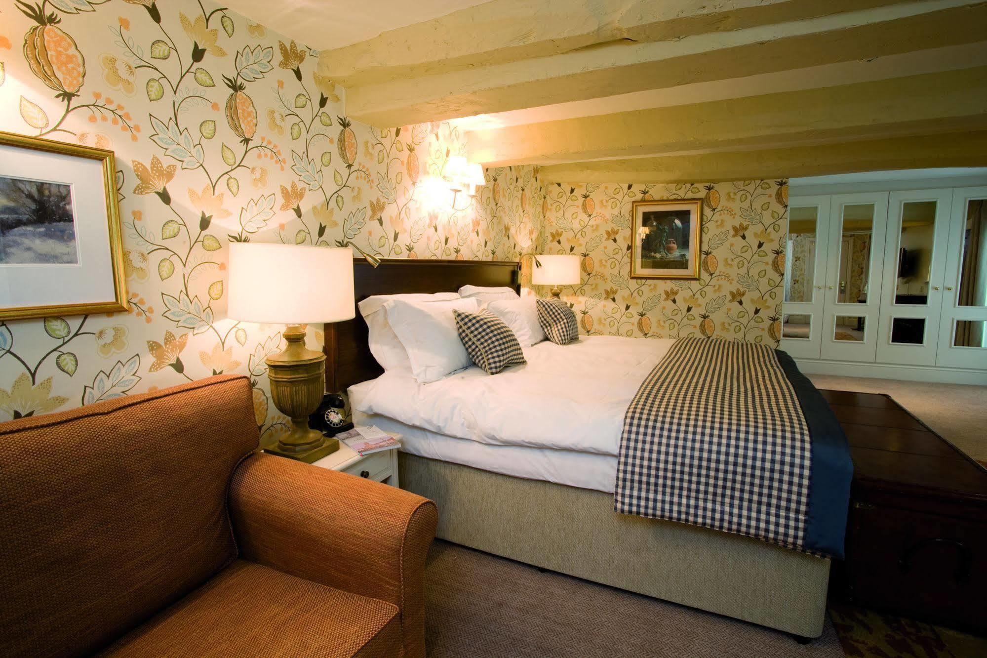 The Fleece At سيرنسيستر المظهر الخارجي الصورة A bedroom at the hotel