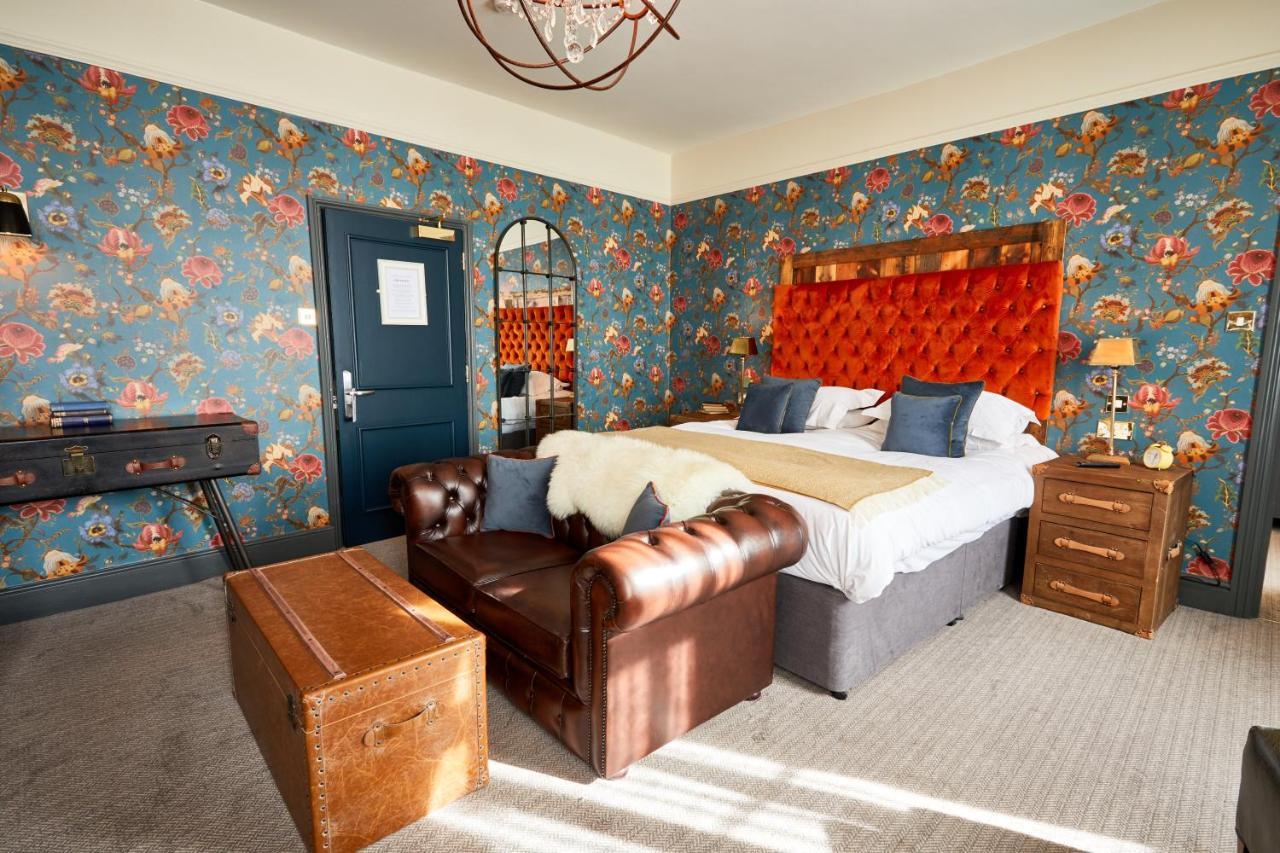 The Fleece At سيرنسيستر المظهر الخارجي الصورة The hotel's rooms are individually designed.