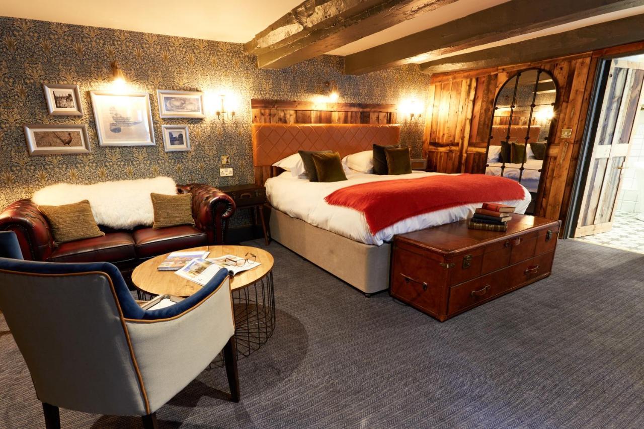 The Fleece At سيرنسيستر المظهر الخارجي الصورة The hotel's interior