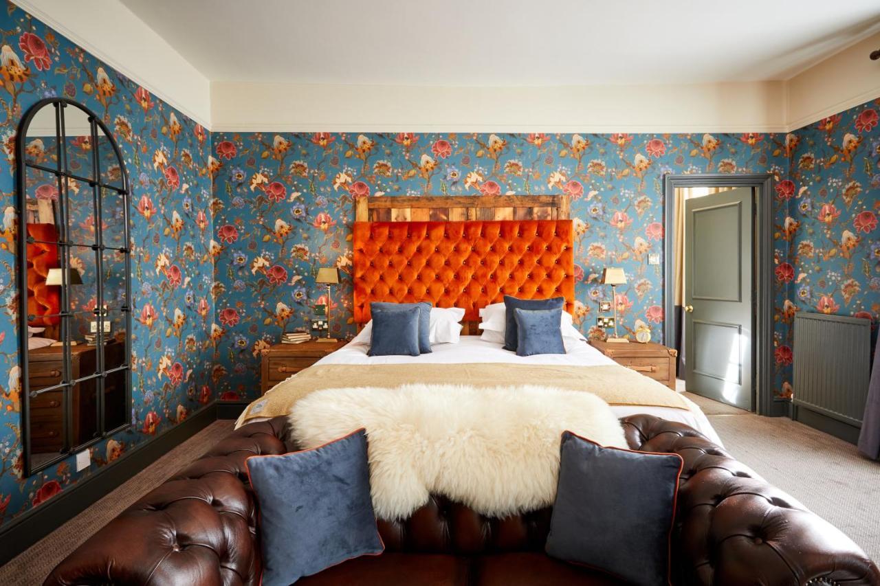 The Fleece At سيرنسيستر المظهر الخارجي الصورة The bedroom at The Mitre