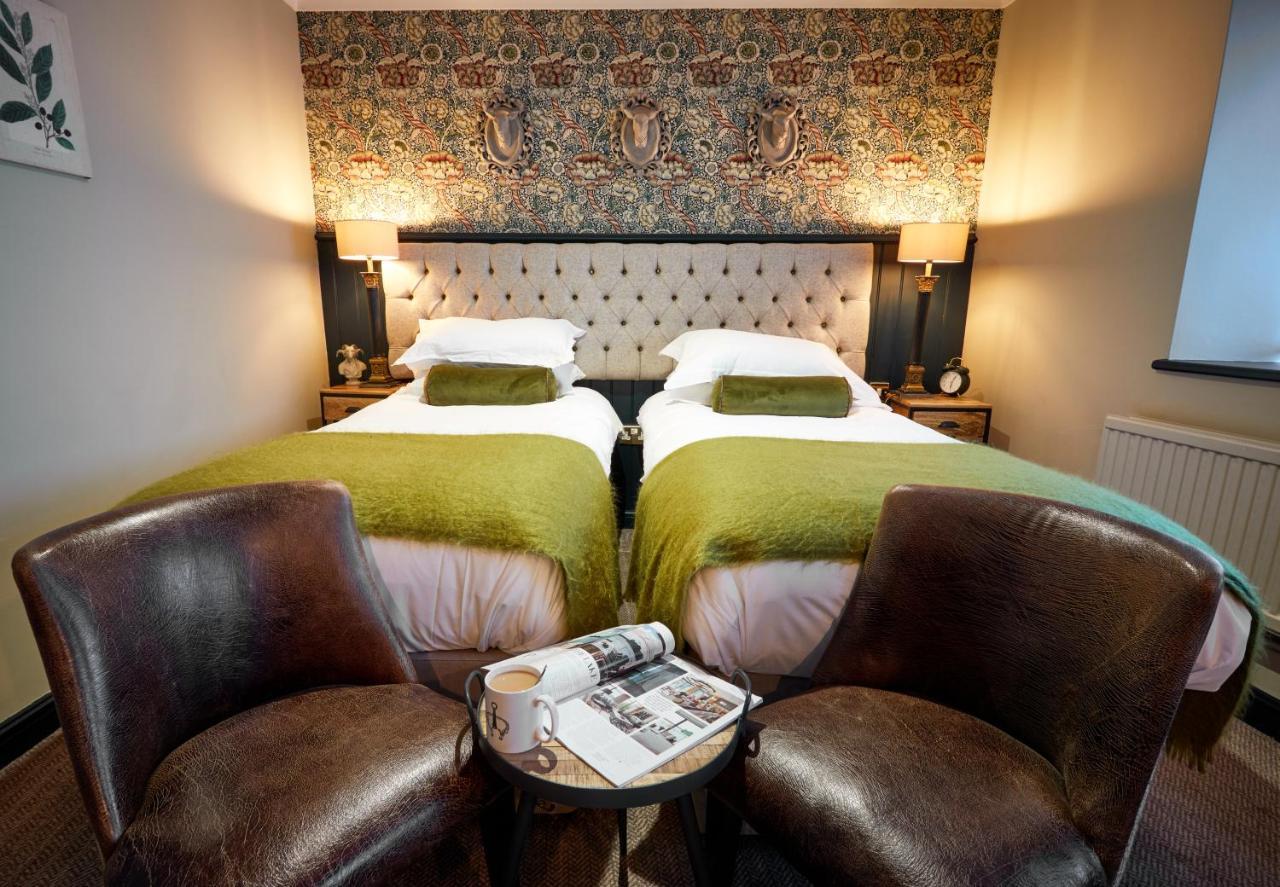 The Fleece At سيرنسيستر المظهر الخارجي الصورة A room at The Old Bank Hotel
